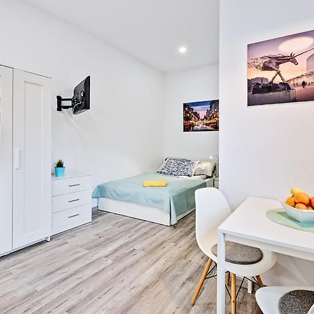 Delux9 Apartment Lodź Bagian luar foto