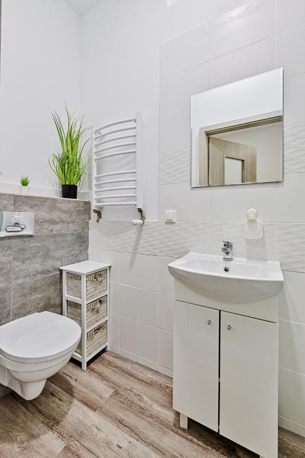Delux9 Apartment Lodź Bagian luar foto